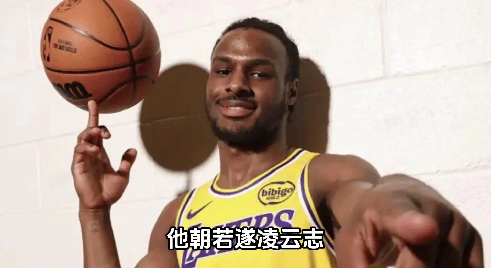 热火球星三分绝杀，全场观众热烈欢呼，广告时候.