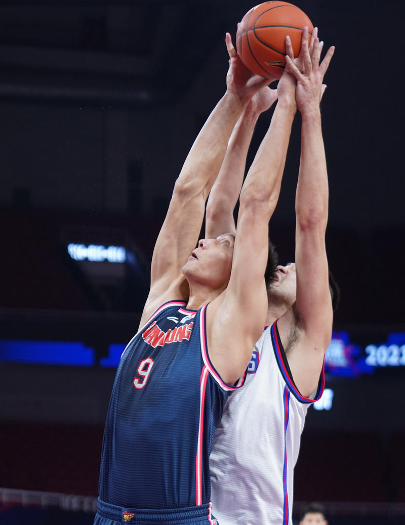 开云体育官方网站弗拉门戈赛后内部沟通，志在CBA季后赛名次提升，形势明朗，更衣室氛围转暖的简单介绍